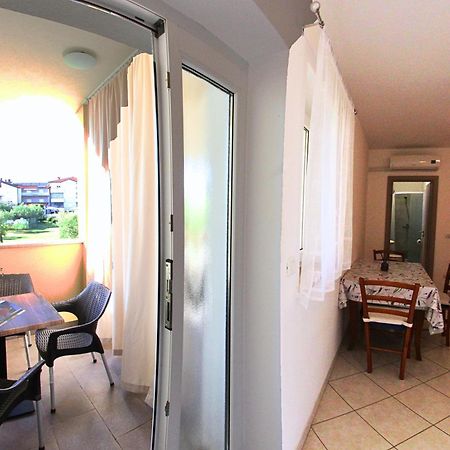 Lovrečica Apartments Goltes מראה חיצוני תמונה