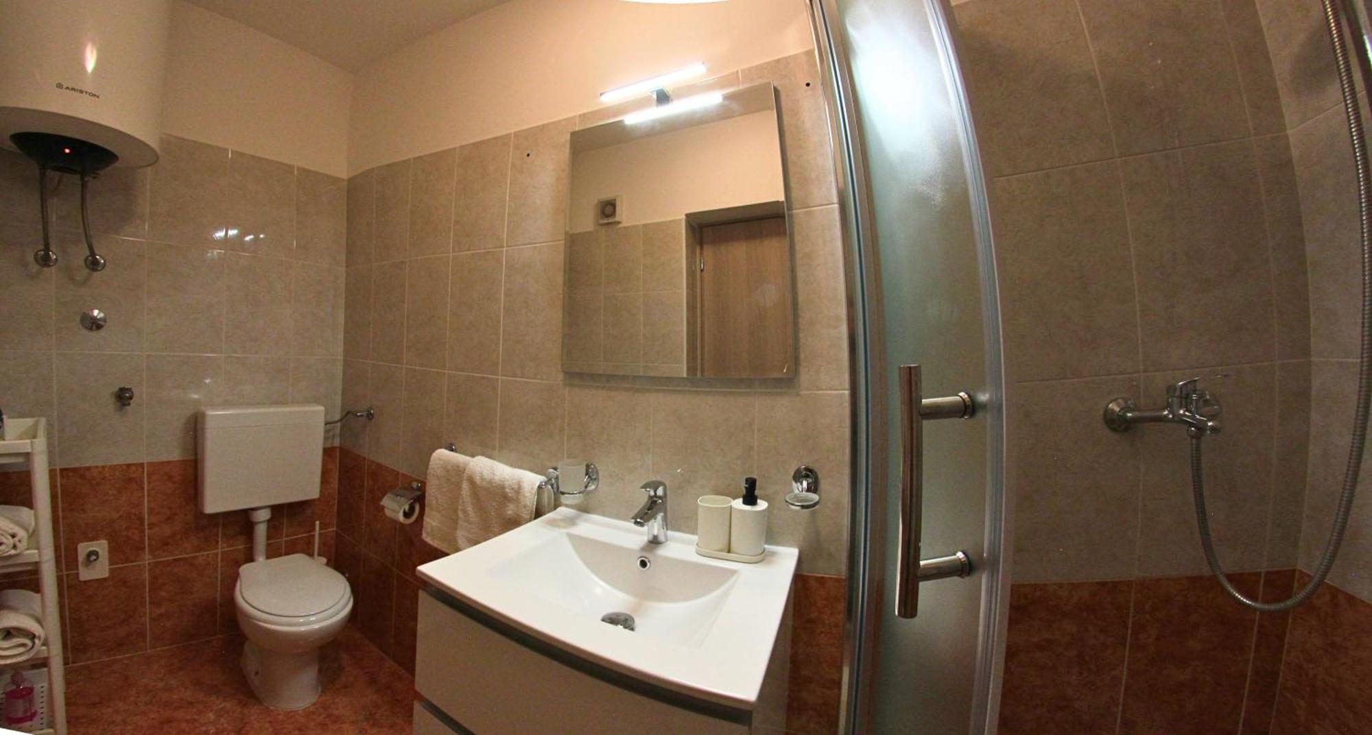 Lovrečica Apartments Goltes מראה חיצוני תמונה