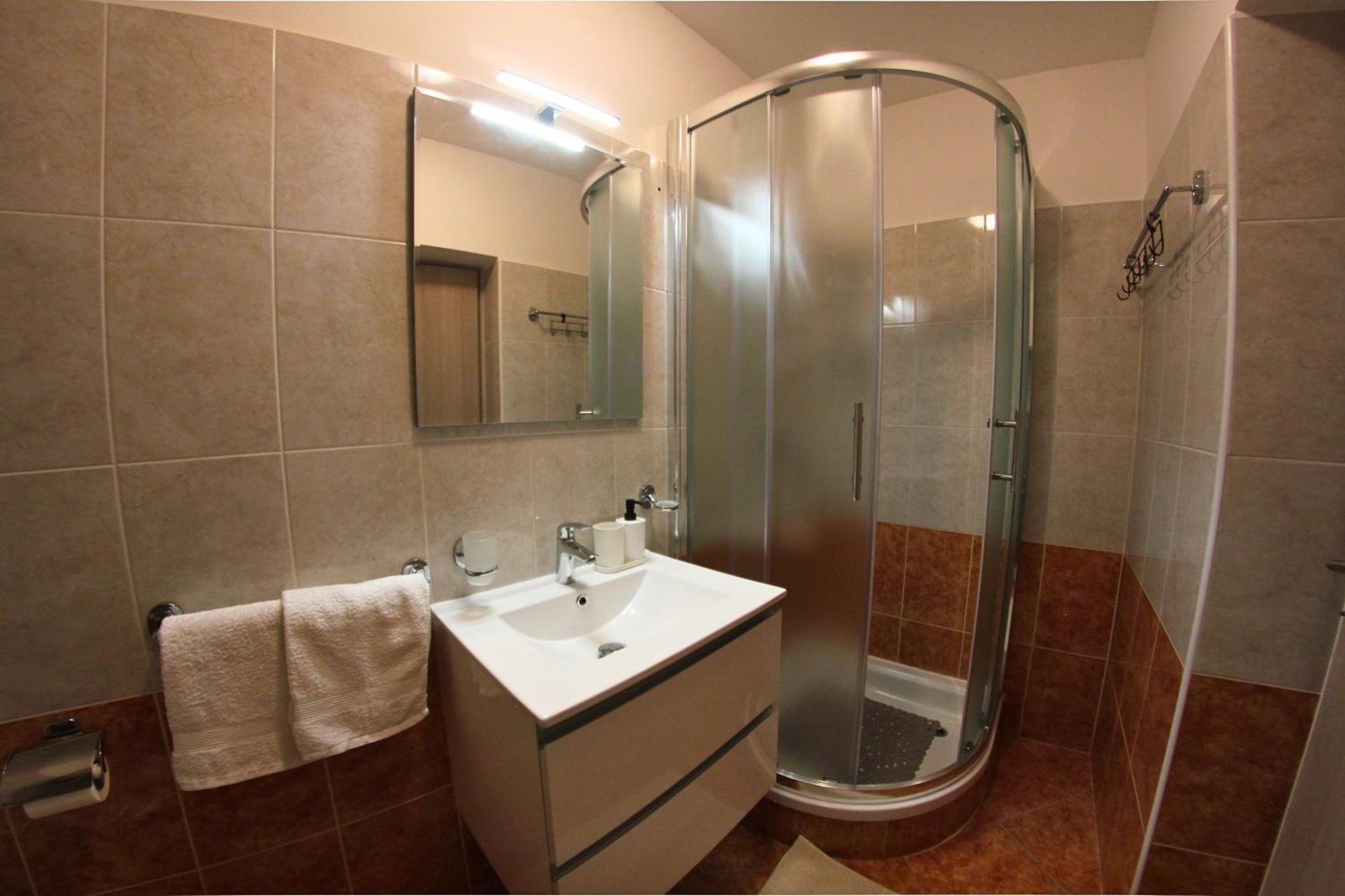 Lovrečica Apartments Goltes מראה חיצוני תמונה