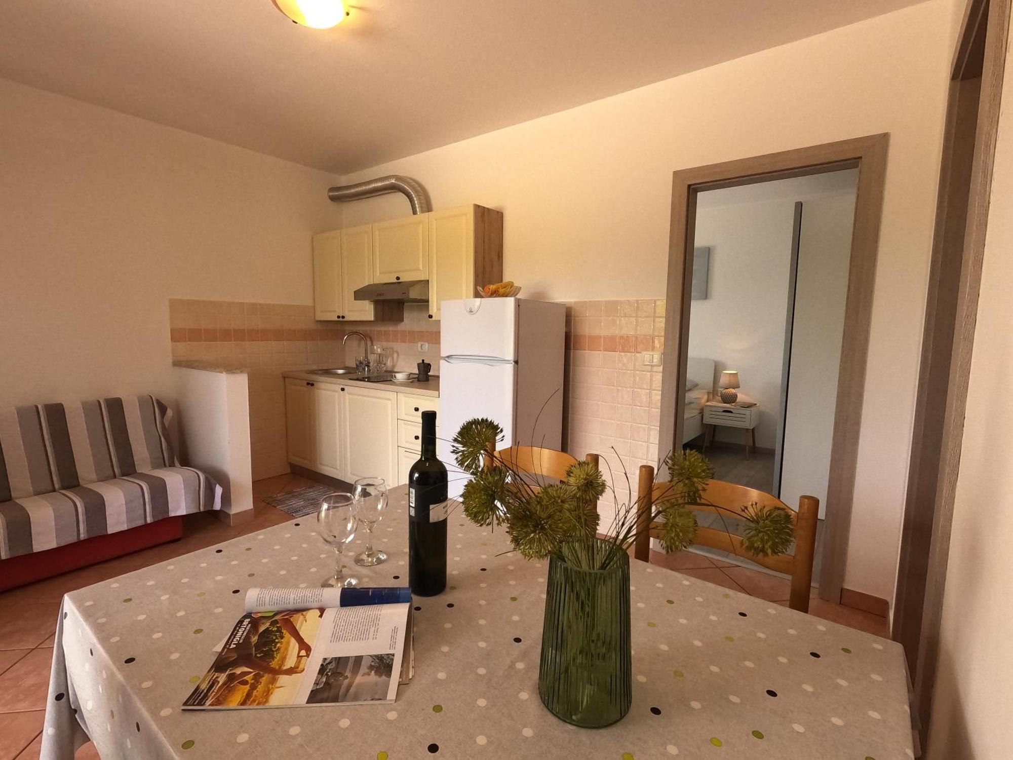 Lovrečica Apartments Goltes מראה חיצוני תמונה