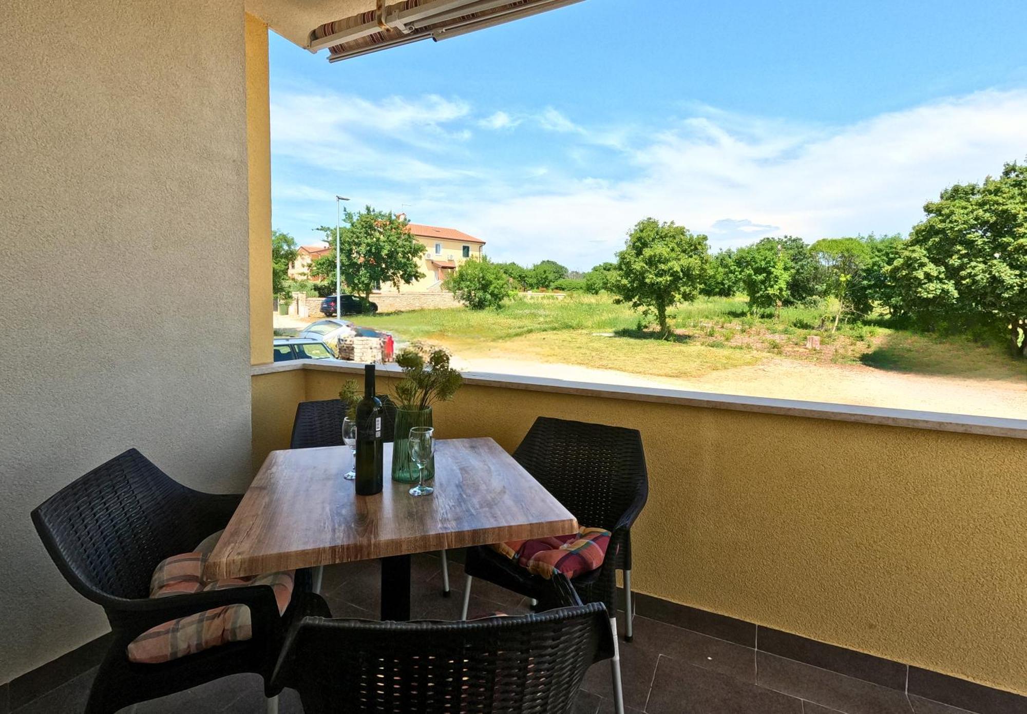 Lovrečica Apartments Goltes מראה חיצוני תמונה
