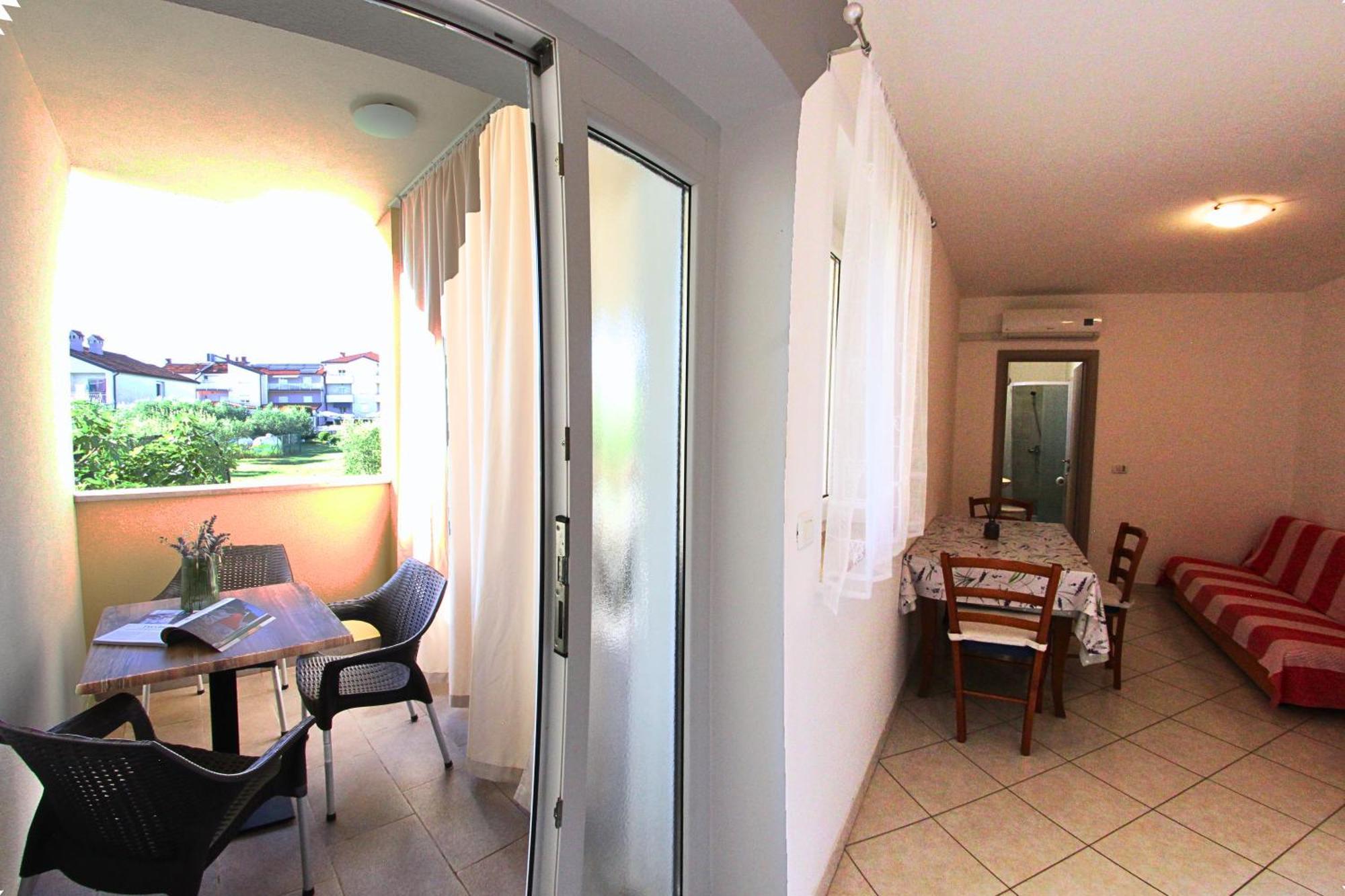Lovrečica Apartments Goltes מראה חיצוני תמונה