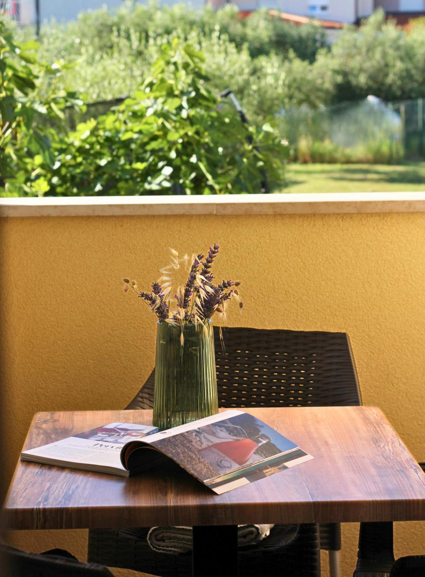 Lovrečica Apartments Goltes מראה חיצוני תמונה