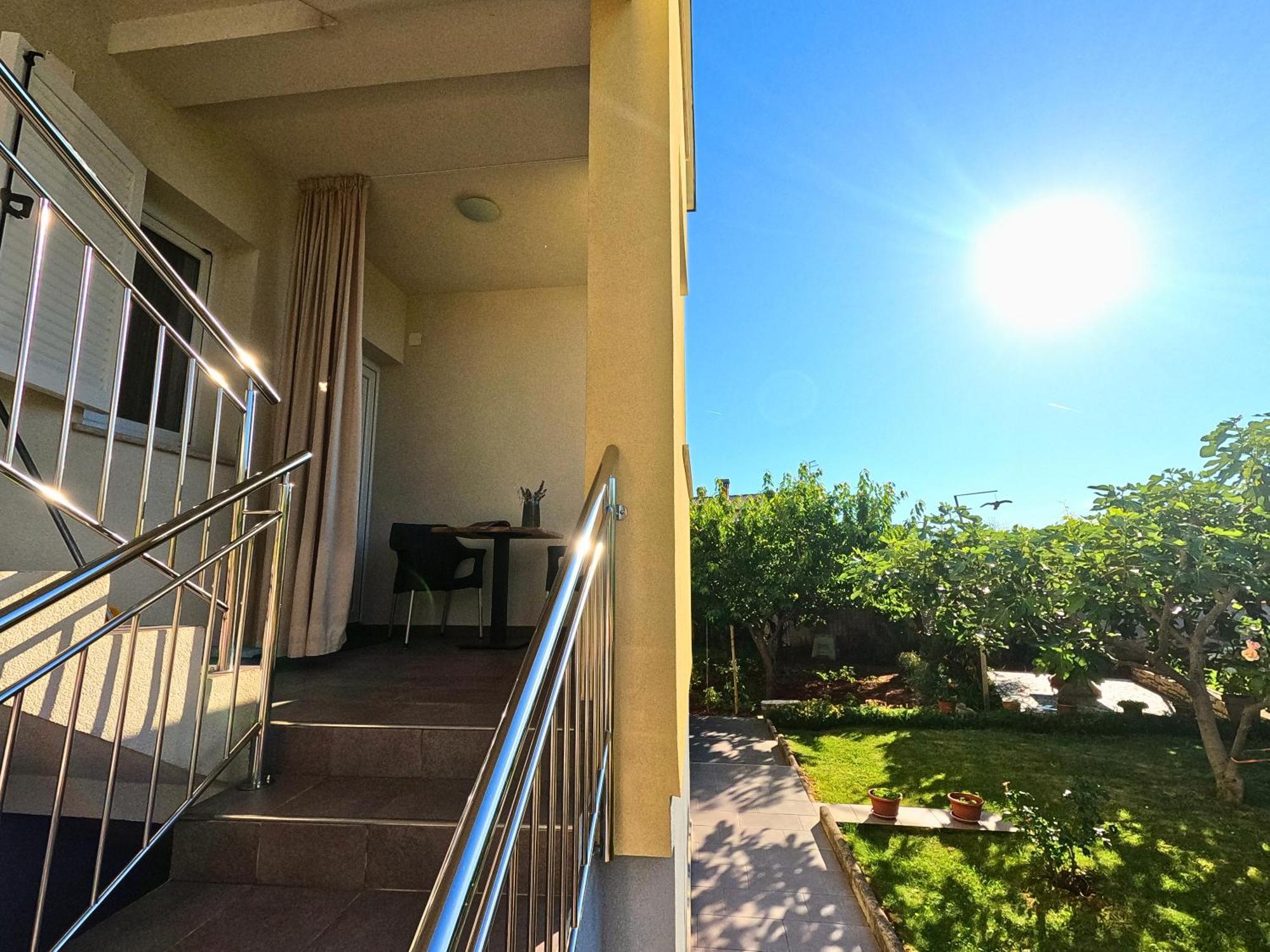 Lovrečica Apartments Goltes מראה חיצוני תמונה