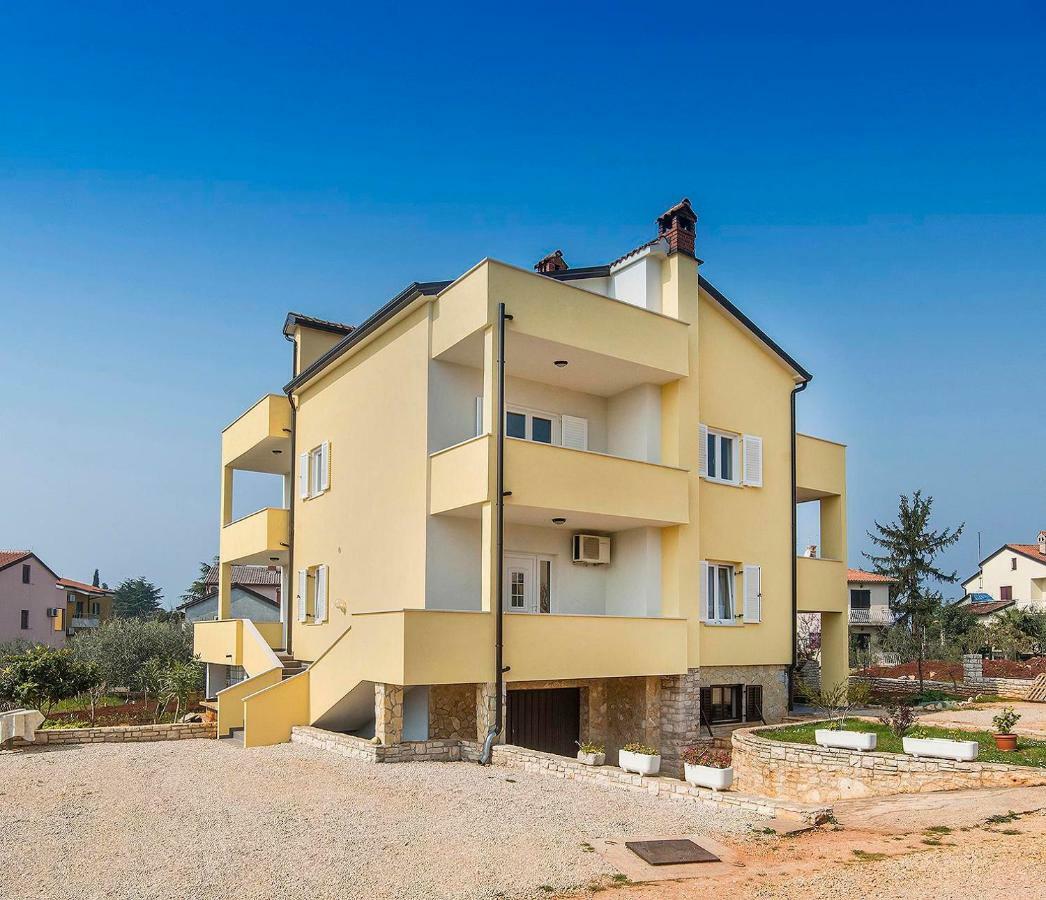 Lovrečica Apartments Goltes מראה חיצוני תמונה